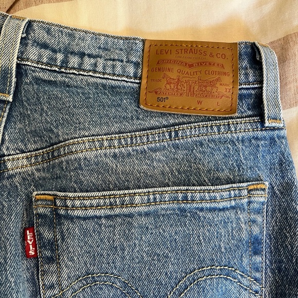 Levi's Premium 501 Straight Jeans in Hollow Days Medium Wash Size 28 L 32" - Picture 10 of 14